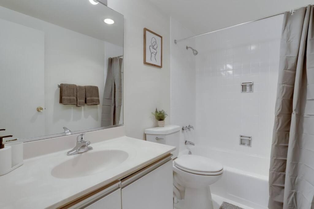 Elegant Apartment W Views At Crystal City Arlington Ngoại thất bức ảnh
