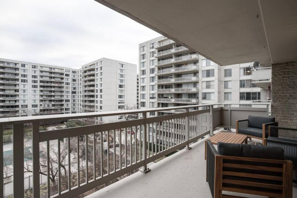 Elegant Apartment W Views At Crystal City Arlington Ngoại thất bức ảnh